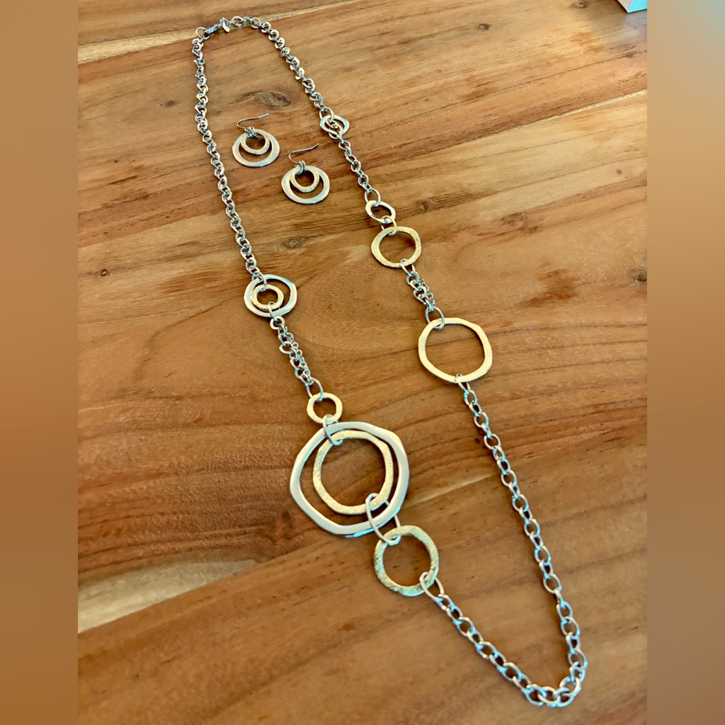 Geometric Hammered Mixed Metals Gold And Silver Circle Necklace And Earring Set 18$